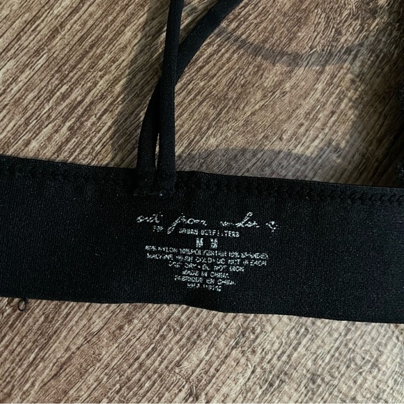 Out From Under Urban Outfitters Black Lace Strappy Bralette Size Medium - Picture 3 of 3